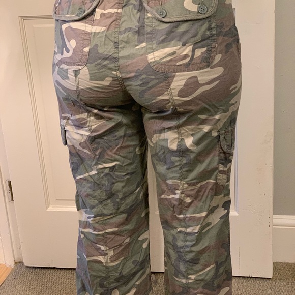 Maternity camouflage pants 💕 - Picture 3 of 3